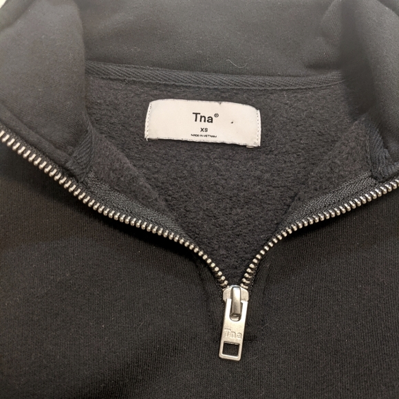 Aritzia - TNA "warm up crop" black sweater - xs - Picture 2 of 5